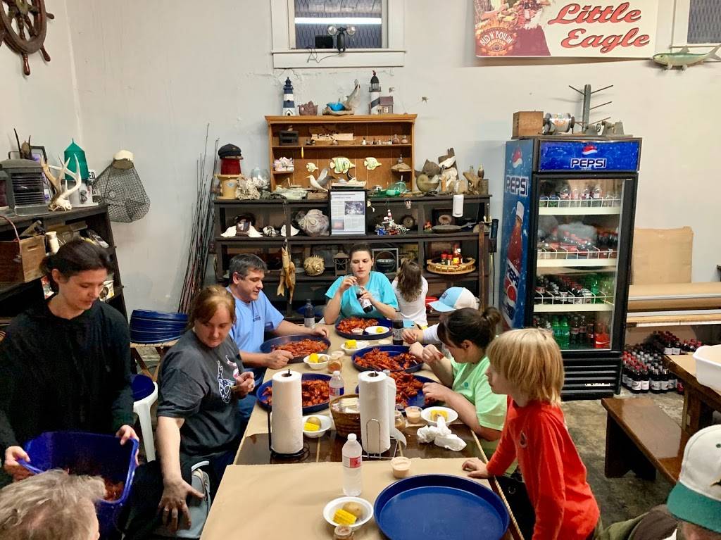 Little Eagle Seafood | restaurant | 1813 S Bayou Dr, Golden Meadow, LA 70357, USA | 9854755122 OR +1 985-475-5122