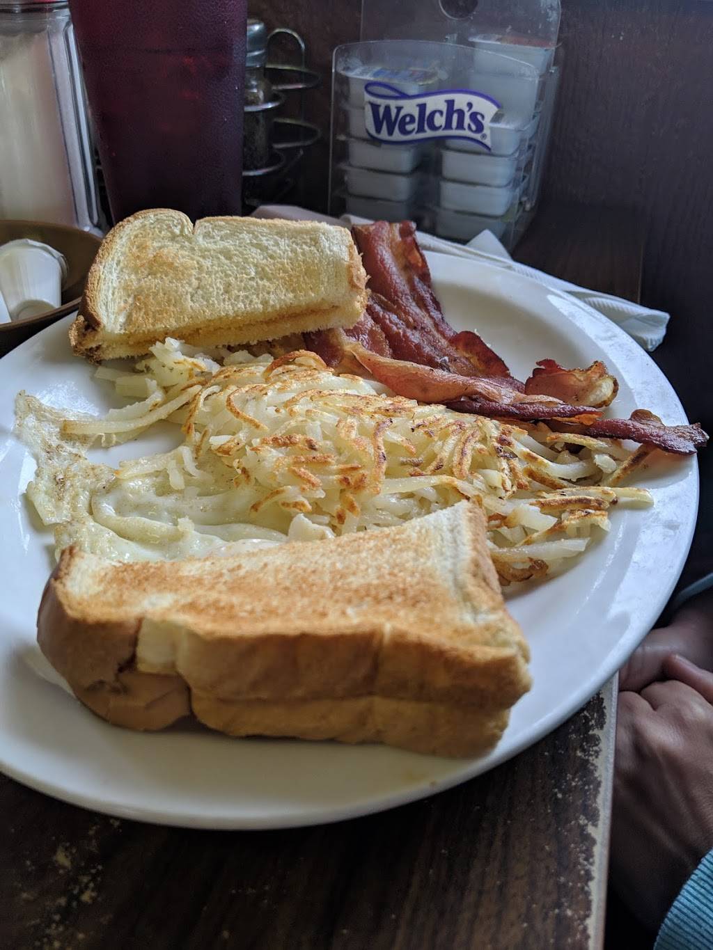 Red Rooster Grill | restaurant | 424 N Oak St, Iowa Falls, IA 50126, USA | 6416489714 OR +1 641-648-9714