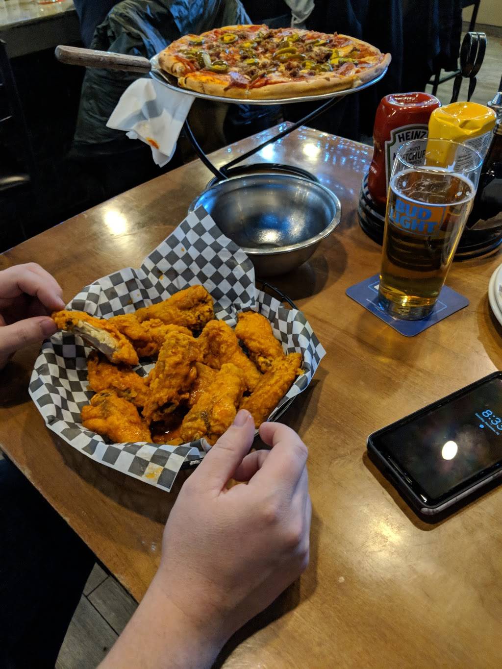 Lazy Lizard | restaurant | 396 Ontario St, St. Catharines, ON L2R 5L8, Canada | 9059379817 OR +1 905-937-9817