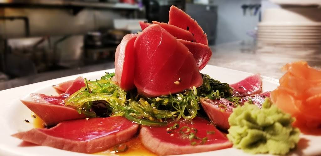 Noodles Italian Cafe & Sushi Bar | restaurant | 1585 Pine Ridge Rd, Naples, FL 34109, USA | 2395920050 OR +1 239-592-0050