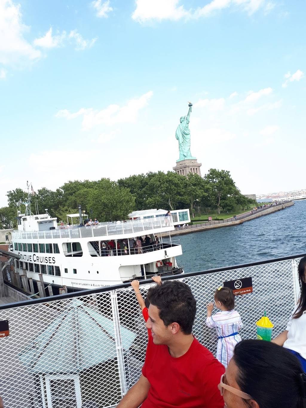 Waves Cafe | restaurant | New Amsterdam Pavilion Battery Park, Peter Minuit Plaza, New York, NY 10004, USA | 6468223236 OR +1 646-822-3236