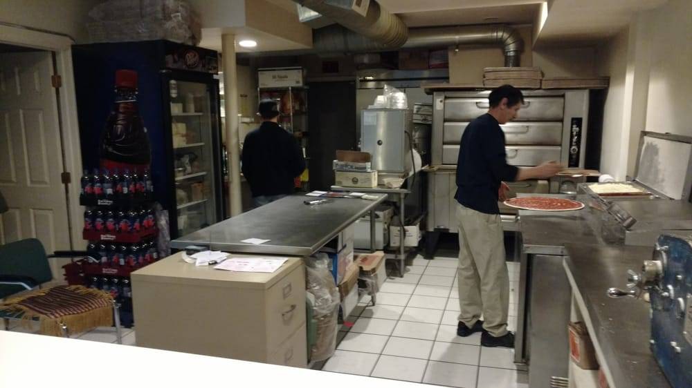 Bellonas Pizza | restaurant | 3447 W Montrose Ave, Chicago, IL 60618, USA | 7735888500 OR +1 773-588-8500