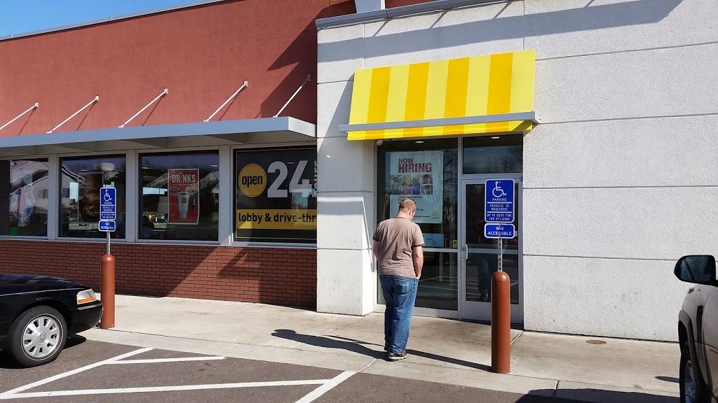 McDonalds | cafe | 12401 Ulysses St NE, Blaine, MN 55434, USA | 7637552660 OR +1 763-755-2660