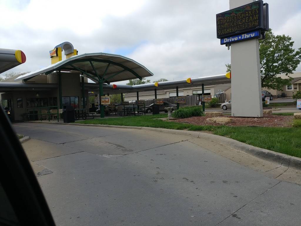 Sonic Drive-In | restaurant | 5105 NE Vivion Rd, Kansas City, MO 64119, USA | 8164550780 OR +1 816-455-0780