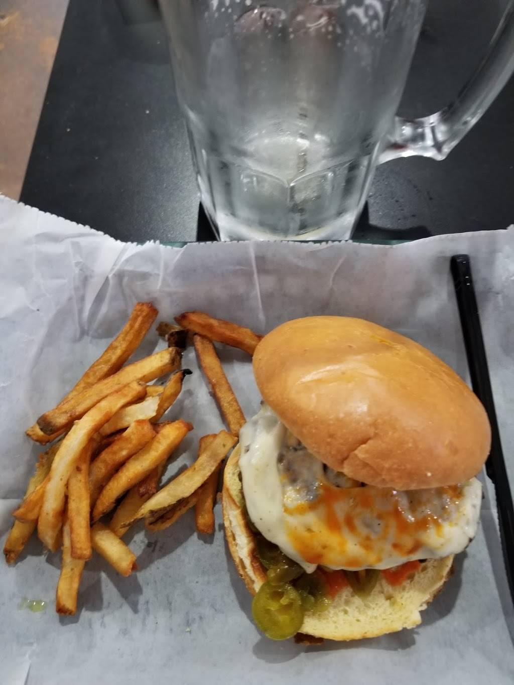 Mojos Famous Burgers | restaurant | 21 Plaza Dr, Travelers Rest, SC 29690, USA | 8646102657 OR +1 864-610-2657