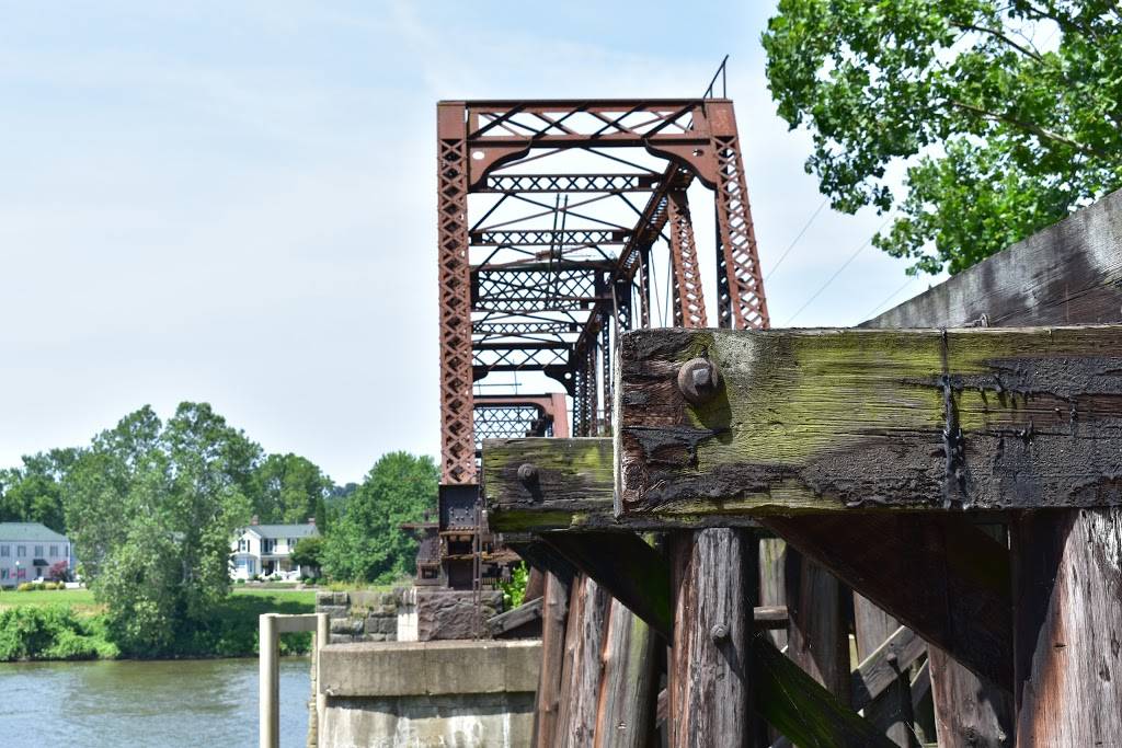 The Marietta Harbor | restaurant | 1 W Butler St, Marietta, OH 45750, USA | 7403717600 OR +1 740-371-7600