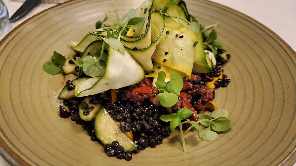 Les Botanistes | restaurant | 2010 Avenue Jules-Verne, Québec, QC G2G 2R2, Canada | 4188727971 OR +1 418-872-7971