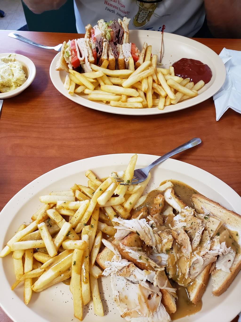 Charlies Family Restaurants | restaurant | 2614 Lakeland Hills Blvd #8, Lakeland, FL 33805, USA | 8636832999 OR +1 863-683-2999