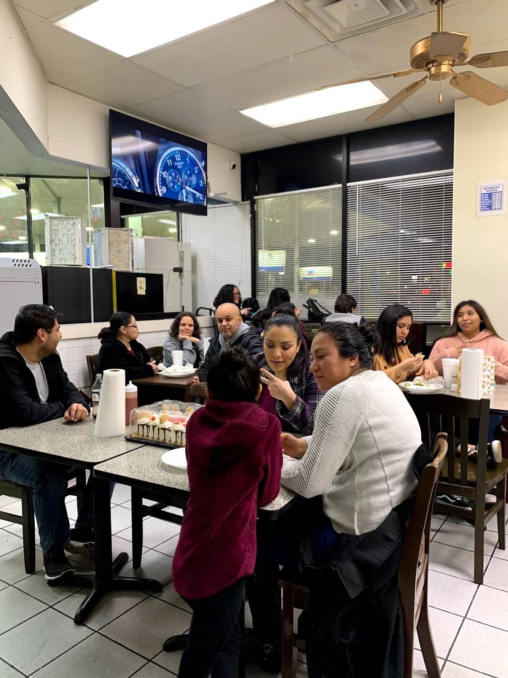 Tacos El TiO | restaurant | 830 E Pioneer Pkwy #100, Arlington, TX 76010, USA | 4694930369 OR +1 469-493-0369