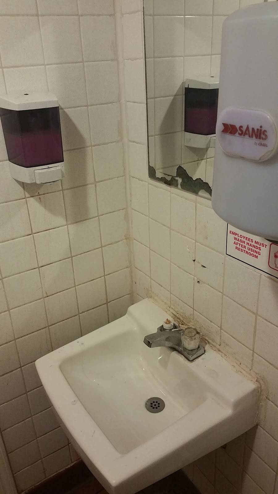 J & J Fish & Chicken | restaurant | 6610 N 76th St, Milwaukee, WI 53223, USA | 4143581442 OR +1 414-358-1442