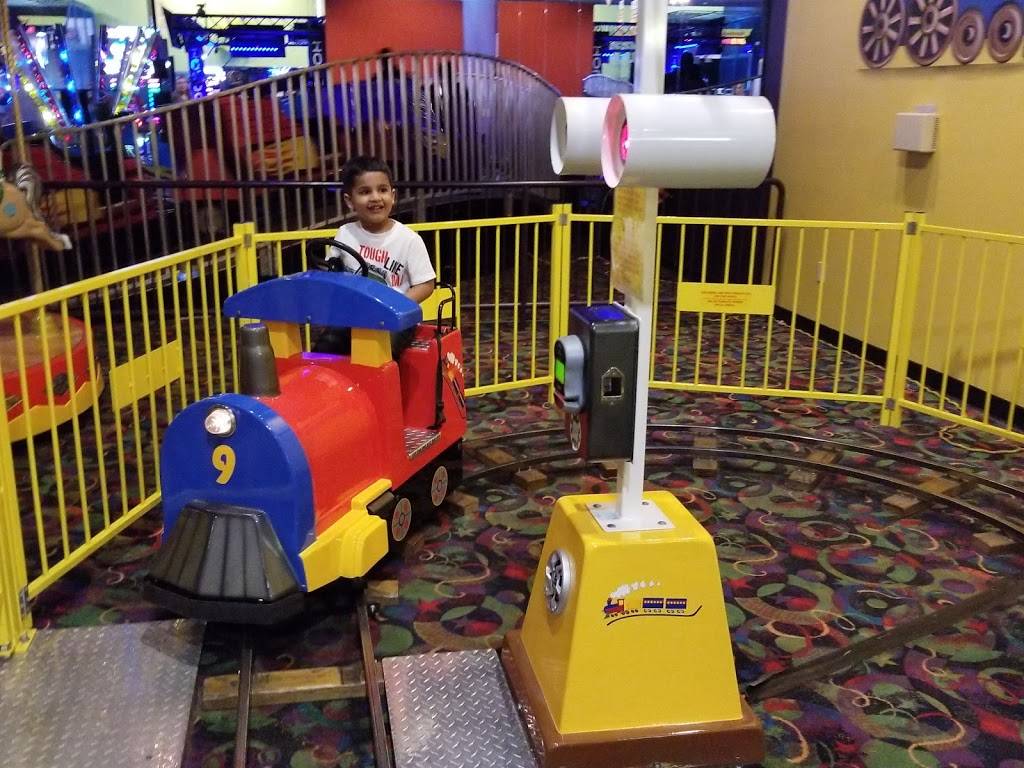 The Amazing Pizza Machine | restaurant | 13955 S Plaza, Omaha, NE 68137, USA | 4028291777 OR +1 402-829-1777