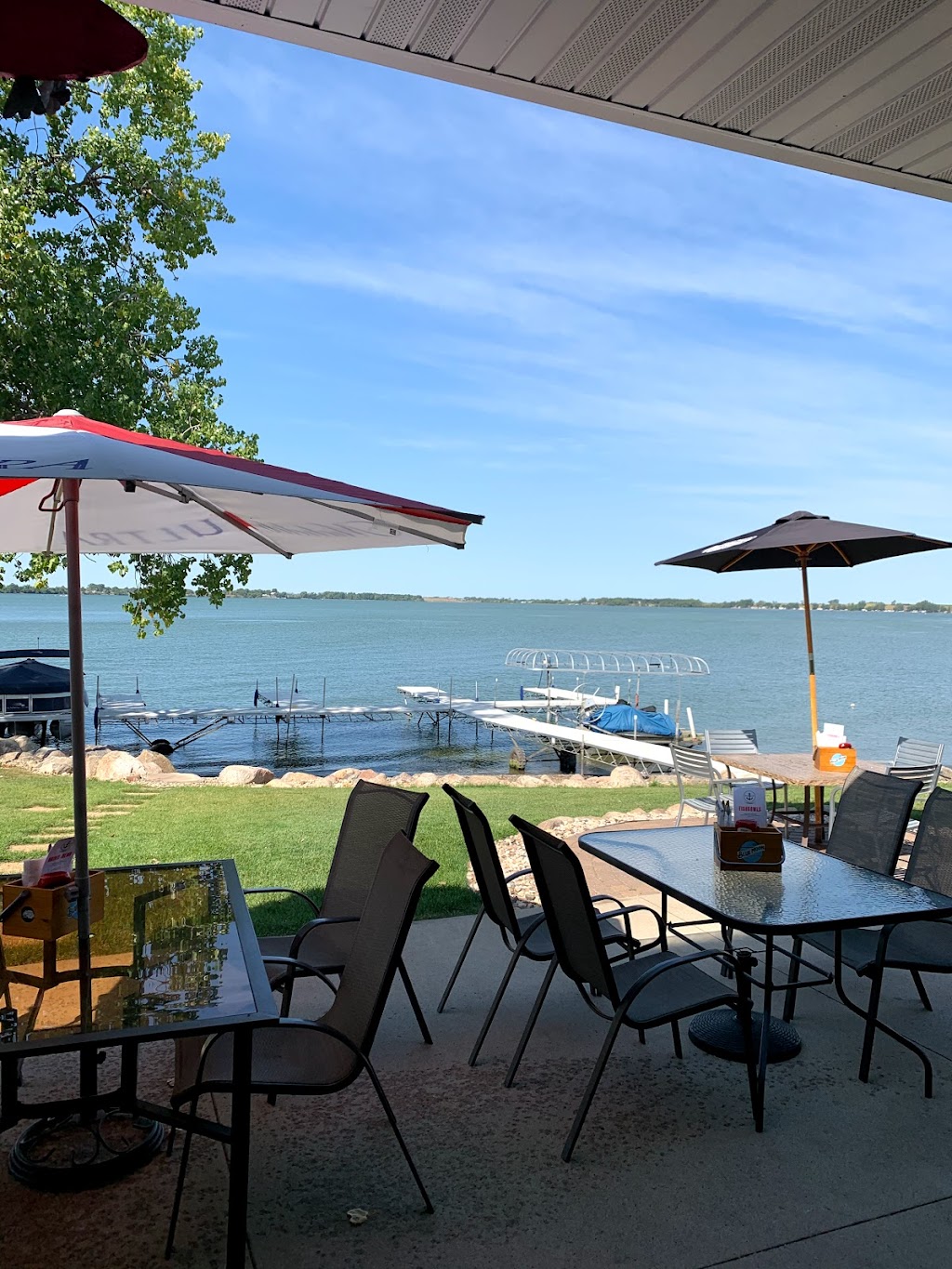 The Shipwreck Bar and Grill | restaurant | 23925 464th Ave, Chester, SD 57016, USA | 6054892000 OR +1 605-489-2000