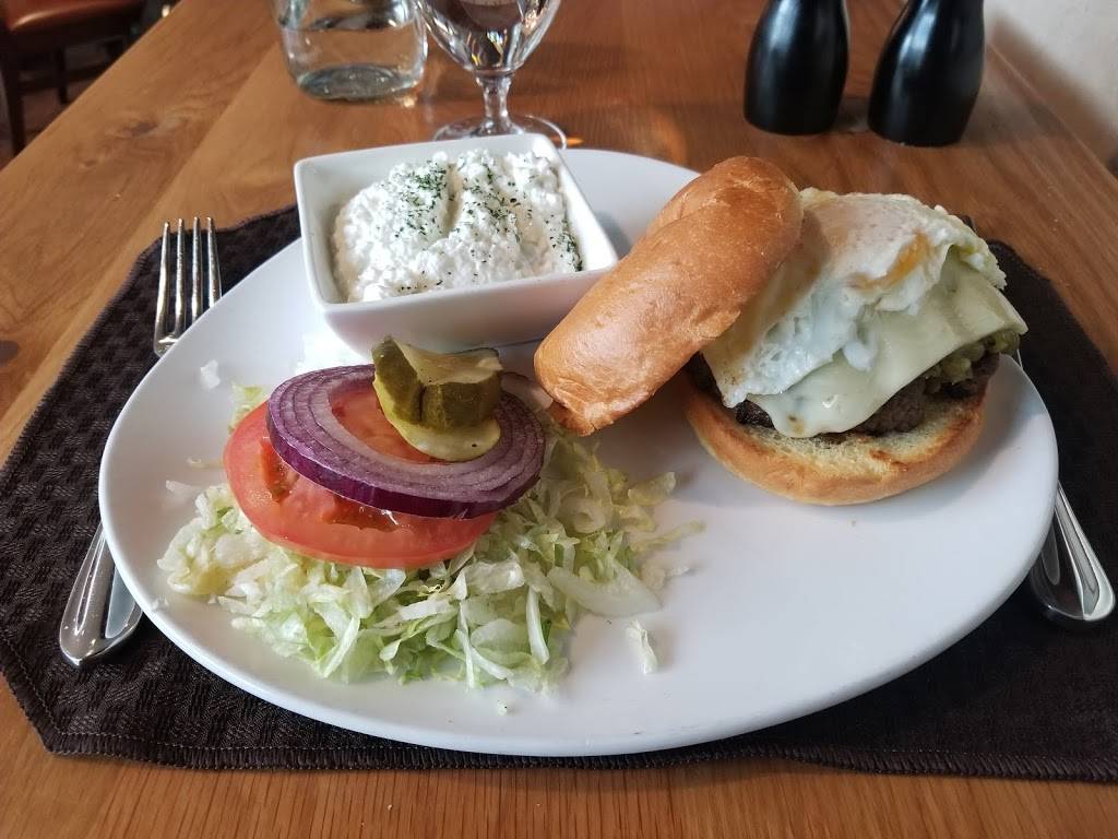 Elways | restaurant | 8900 Peña Blvd, Denver, CO 80249, USA | 3033427777 OR +1 303-342-7777