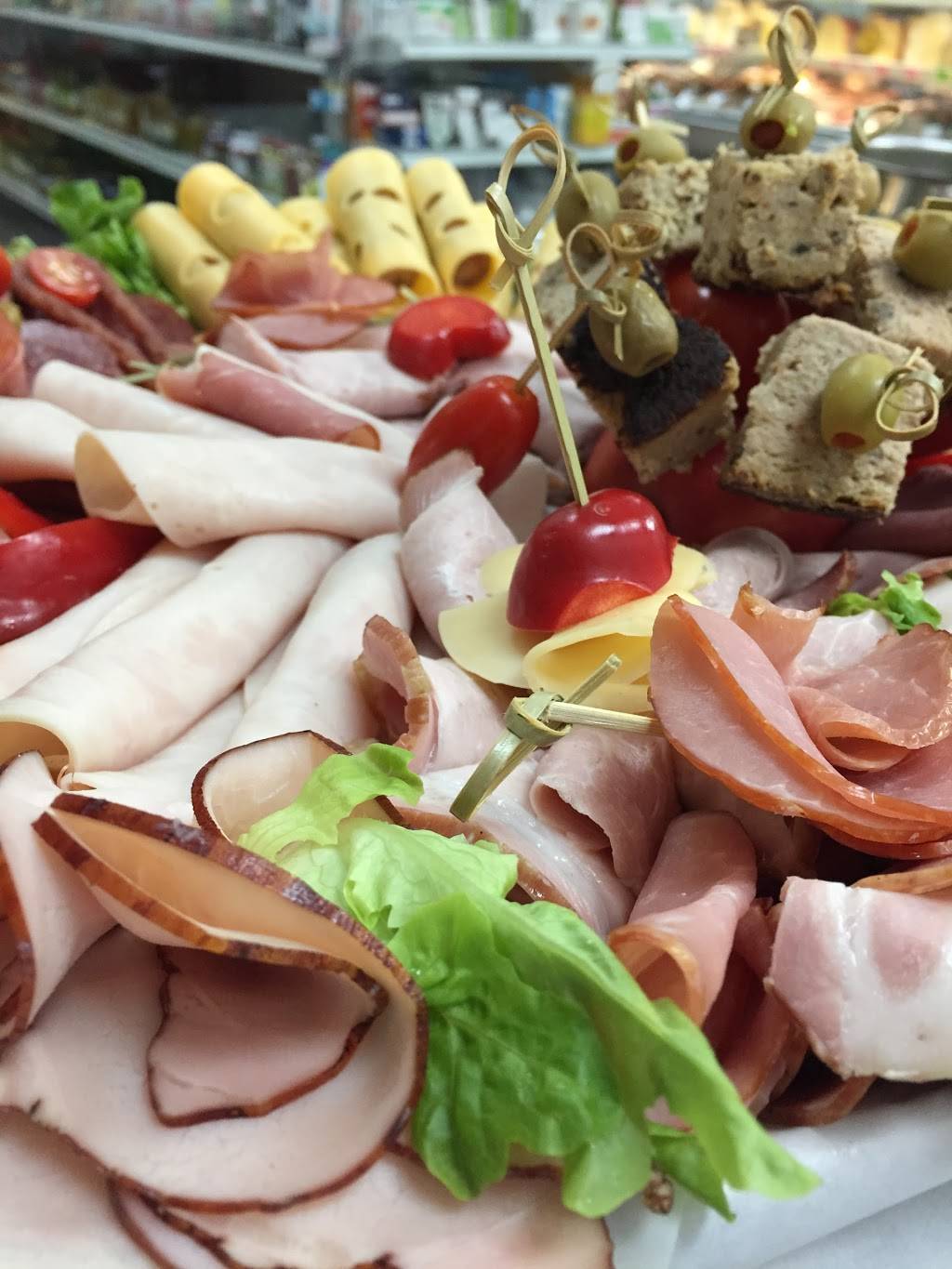 Slovianka | restaurant | 62-42 Forest Ave, Ridgewood, NY 11385, USA | 7183667100 OR +1 718-366-7100