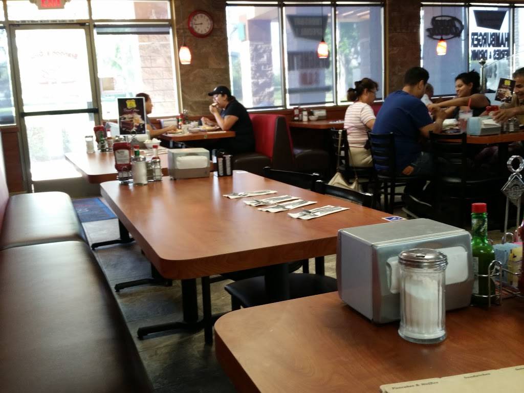 Brandons Diner | restaurant | 17132 Slover Ave, Fontana, CA 92337, USA | 9094283535 OR +1 909-428-3535