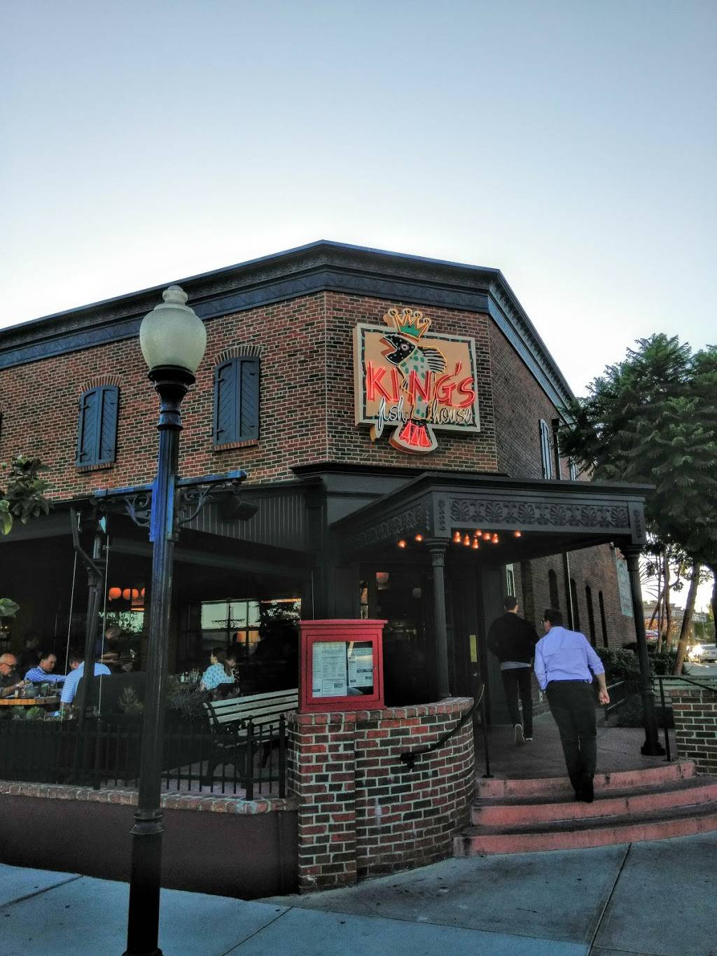 Kings Fish House | restaurant | 24001 Avenida De La Carlota, Laguna Hills, CA 92653, USA | 9495861515 OR +1 949-586-1515