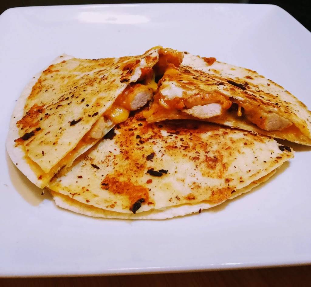 Gatos Bar & Restaurant | restaurant | 883 North Ave, Battle Creek, MI 49017, USA | 2699650445 OR +1 269-965-0445