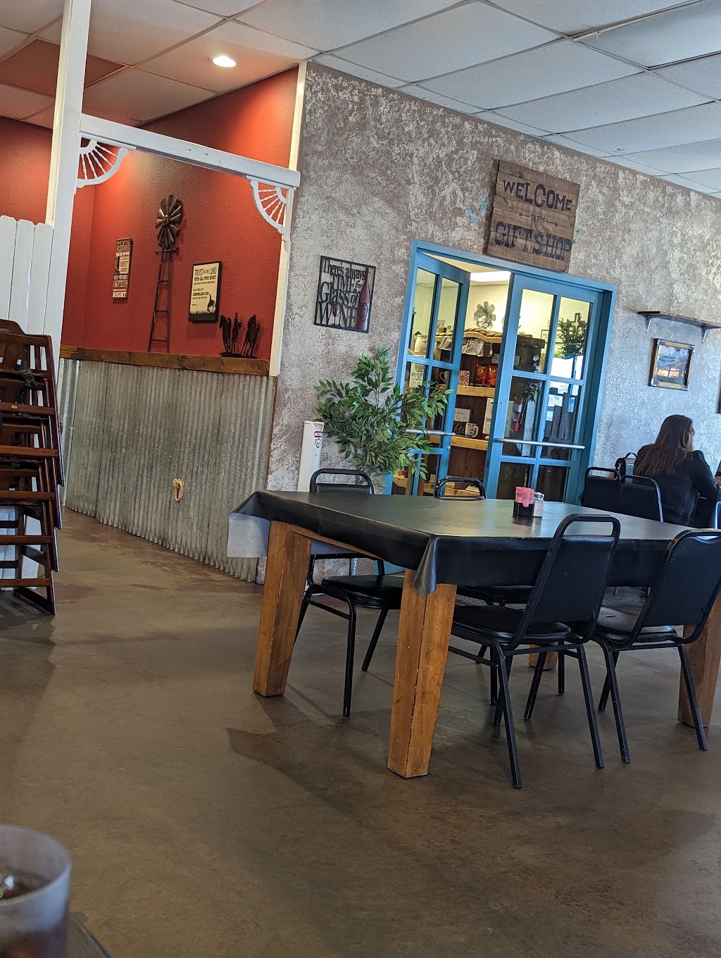 Outlaw Grill | restaurant | 521 W Navajo Dr, Hobbs, NM 88240, USA | 5753922012 OR +1 575-392-2012