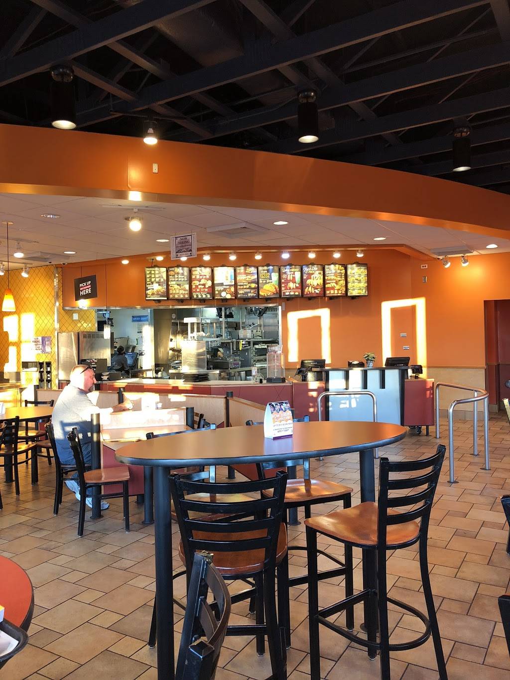 Taco Bell | meal takeaway | 125 S Larkin Ave, Joliet, IL 60435, USA | 8157445390 OR +1 815-744-5390