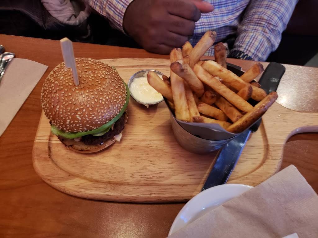 La cage aux sports | restaurant | 4210 Boulevard des Forges, Trois-Rivières, QC G8Y 1W3, Canada | 8193761537 OR +1 819-376-1537