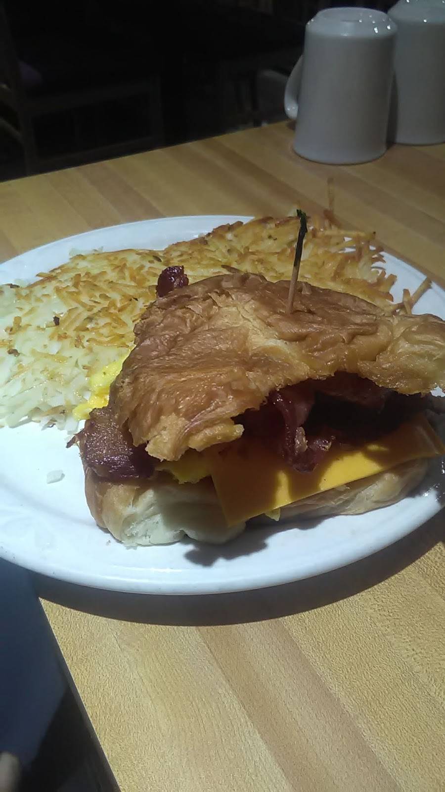 Strikes & Spares Grill | restaurant | 2301 Yosemite Blvd, Modesto, CA 95354, USA | 2095759519 OR +1 209-575-9519