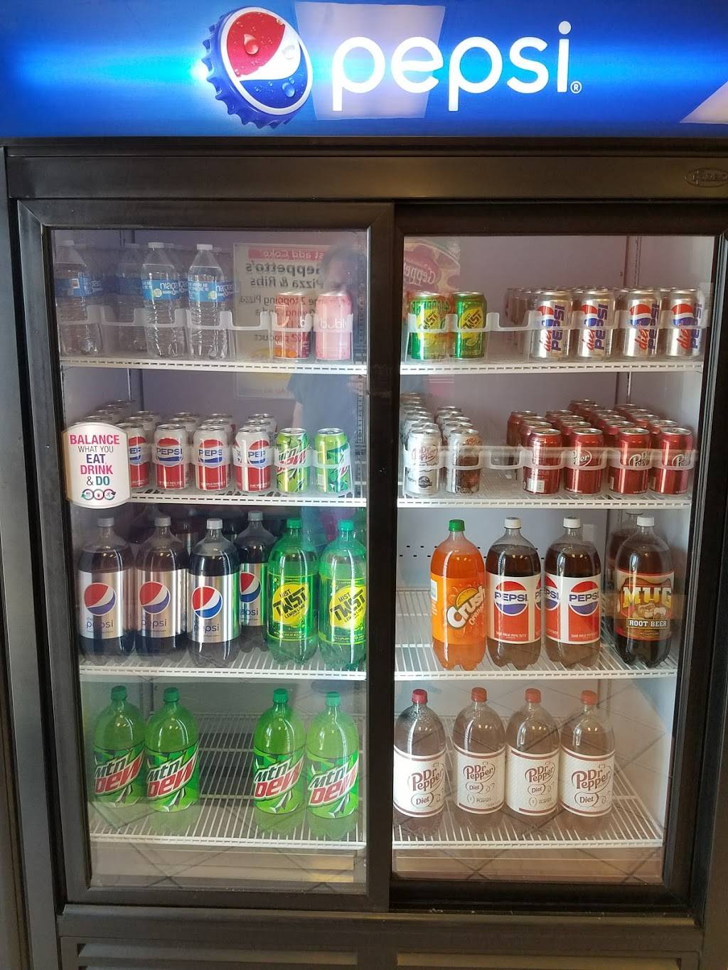 Geppettos Pizza & Ribs | restaurant | 7277 Pearl Rd, Cleveland, OH 44130, USA | 4408919500 OR +1 440-891-9500