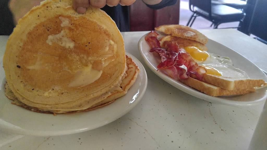 Fast Teddys Restaurant | restaurant | 221 Main St, Tonawanda, NY 14150, USA | 7166929905 OR +1 716-692-9905