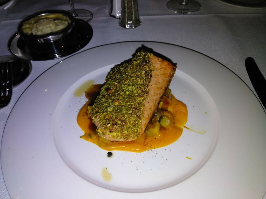 Molly Pitcher | restaurant | 88 Riverside Ave, Red Bank, NJ 07701, USA | 7327472500 OR +1 732-747-2500