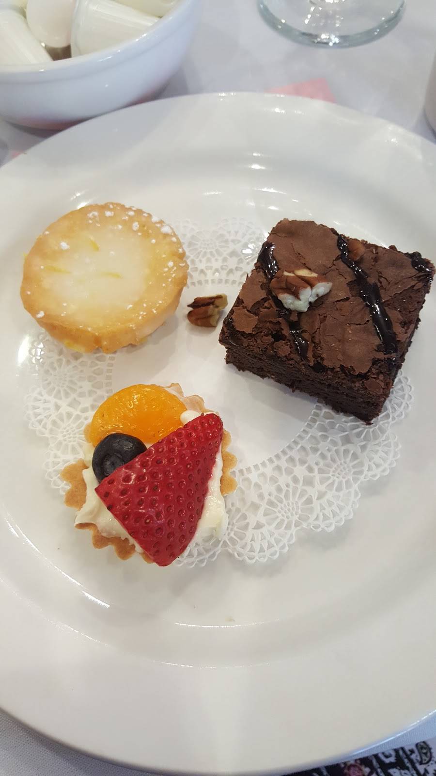 Hearth Room Cafe | cafe | 265 Lamp and Lantern Village, Town and Country, MO 63017, USA | 6362204120 OR +1 636-220-4120