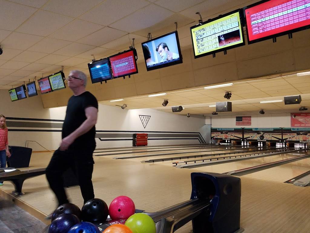DMarios Pizza and Cheney Lanes | restaurant | 1635 Cheney Rd, Cheney, KS 67025, USA | 3165423126 OR +1 316-542-3126
