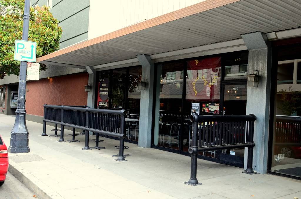 Barkin Dog Grill | restaurant | 940 11th St, Modesto, CA 95354, USA | 2095722341 OR +1 209-572-2341
