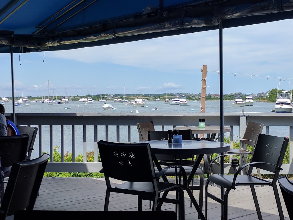 Dead Eye Dicks | restaurant | 218 Ocean Ave, New Shoreham, RI 02807, USA | 4014662654 OR +1 401-466-2654