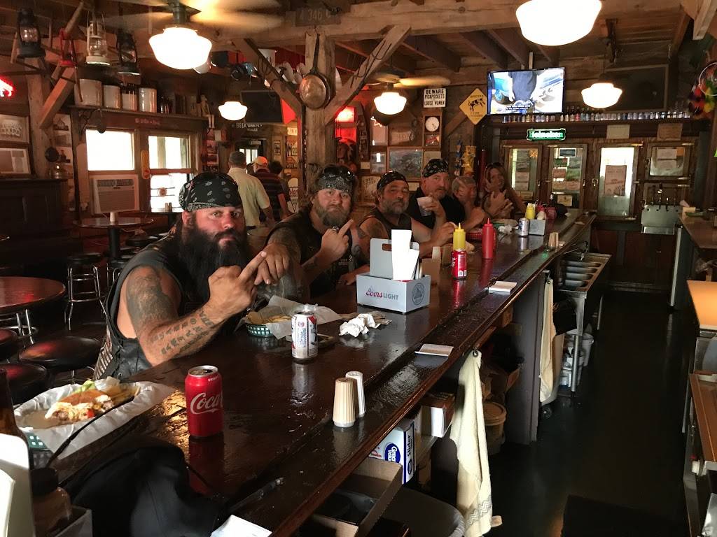 Anton’s Saloon | restaurant | 26320 County Hwy W, Benton, WI 53803, USA | 6089654881 OR +1 608-965-4881