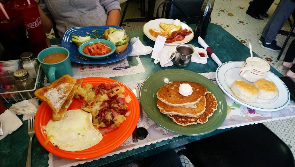 J & Js Family Restaurant & Catering | restaurant | 300 Shiloh St, Pittsburgh, PA 15211, USA | 4123811822 OR +1 412-381-1822