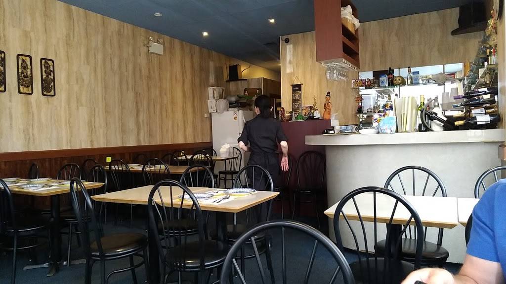 Thai Golden Bell Restaurant | restaurant | 16925 Yonge St, Newmarket, ON L3Y 5Y1, Canada | 9059540954 OR +1 905-954-0954