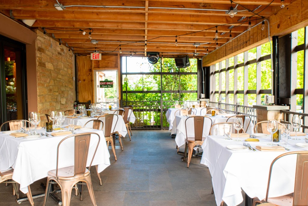 Coppolillos Italiano | restaurant | 160 E Cook Ave, Libertyville, IL 60048, USA | 8477734234 OR +1 847-773-4234