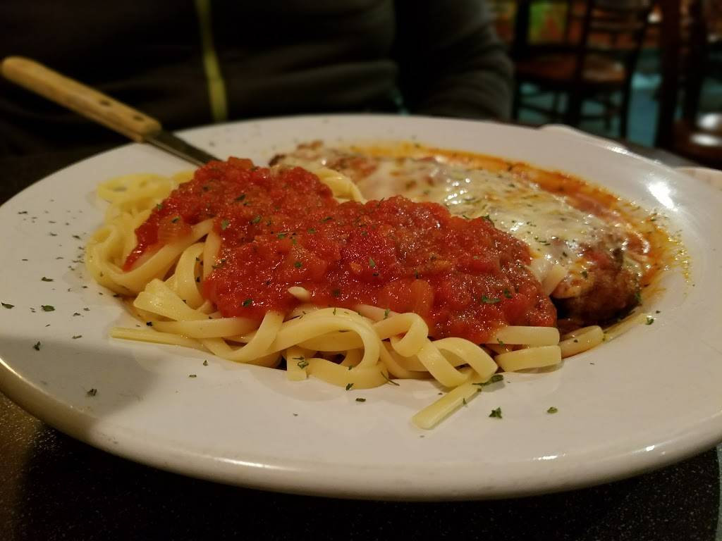 Christos Pizza and Pasta | restaurant | 4931 Main St, Manchester Center, VT 05255, USA | 8023622408 OR +1 802-362-2408