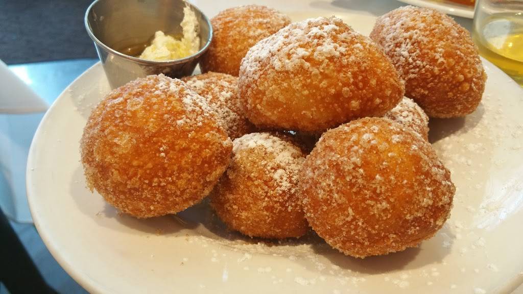 Cafe Deluxe | restaurant | 2201 M St NW, Washington, DC 20037, USA | 2025247815 OR +1 202-524-7815