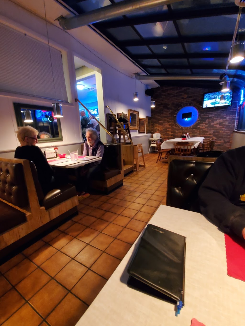 VARSITY CLUB RESTAURANT | meal takeaway | 627 Main St, Merrimac, WI 53561, USA | 6084934365 OR +1 608-493-4365