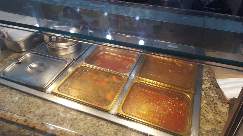 Famous Famiglia | restaurant | 1 1 Terminal Dr, Nashville, TN 37214, USA | 6152754400 OR +1 615-275-4400