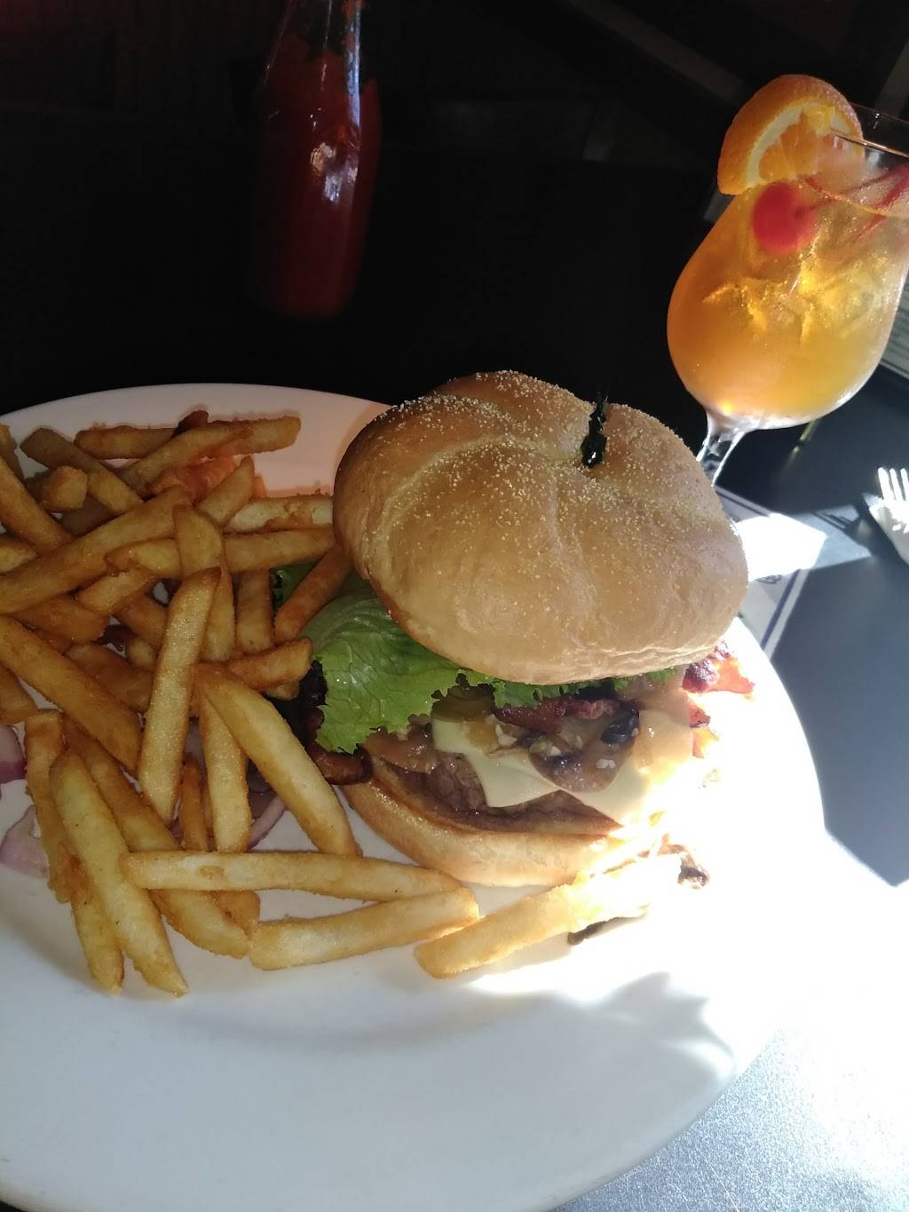 Port Smitts | restaurant | 370 Pecks Rd, Pittsfield, MA 01201, USA | 4132365727 OR +1 413-236-5727