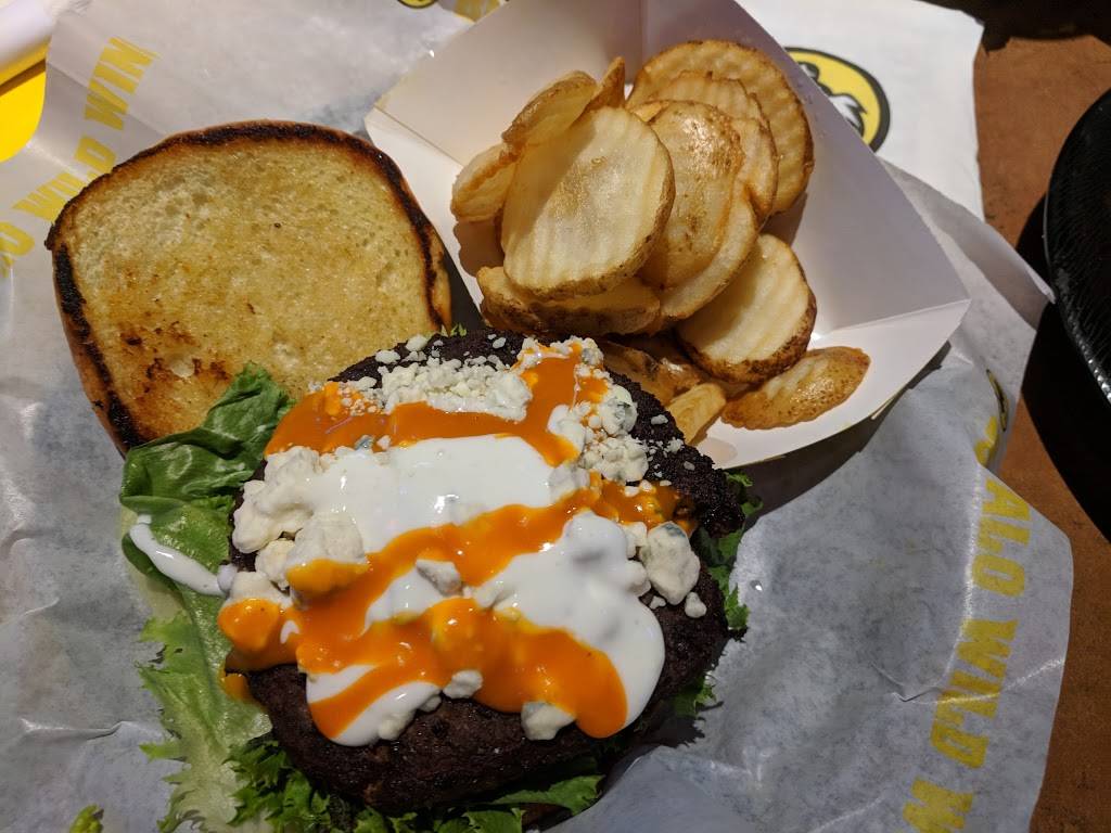 Buffalo Wild Wings | meal takeaway | 3010 Classen Blvd, Norman, OK 73072, USA | 4057018254 OR +1 405-701-8254