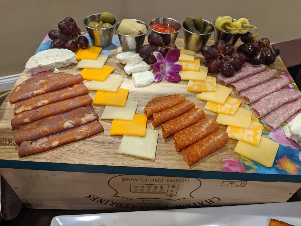 Edisons Lab Restaurant and Bar | restaurant | 2431 Cleveland Ave, Fort Myers, FL 33901, USA | 2393323232 OR +1 239-332-3232