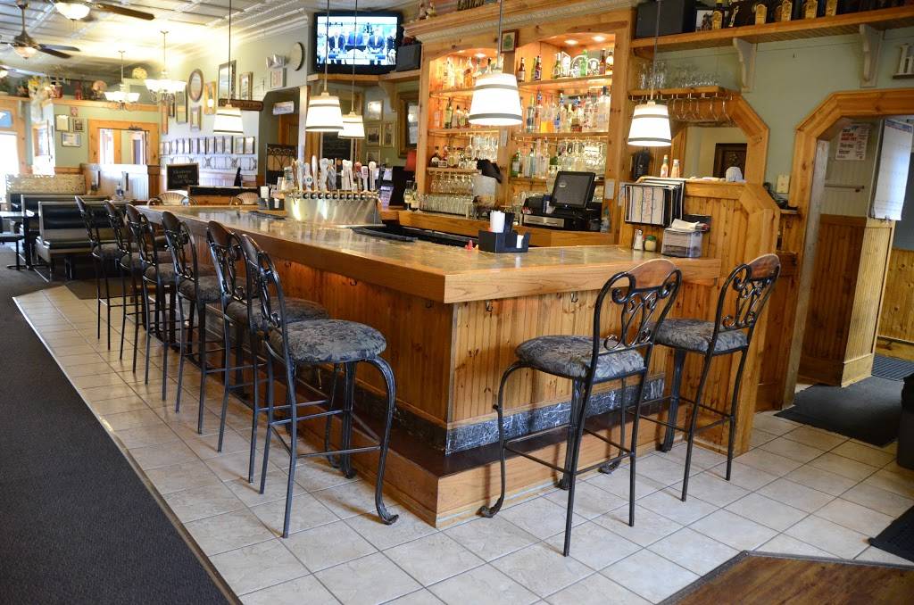 DeOs Pizzeria & Pub | restaurant | 417 E Mill St, Plymouth, WI 53073, USA | 9208928485 OR +1 920-892-8485