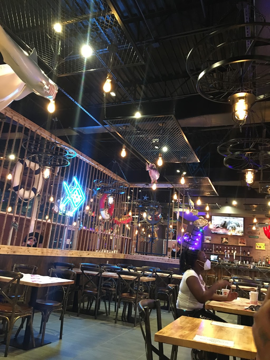 Mr. & Mrs. Crab St Pete | restaurant | 6798 Crosswinds Dr N, St. Petersburg, FL 33710, USA | 7273175582 OR +1 727-317-5582