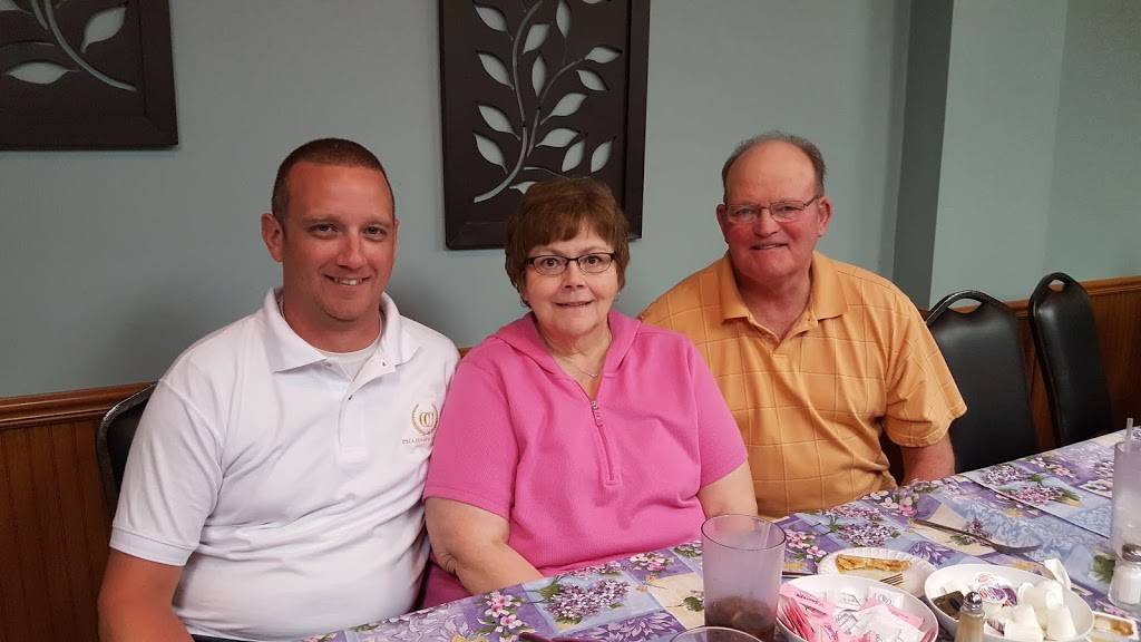 Ritas Family Dining | restaurant | 103 N Michigan Ave, Edgerton, OH 43517, USA | 4192981416 OR +1 419-298-1416