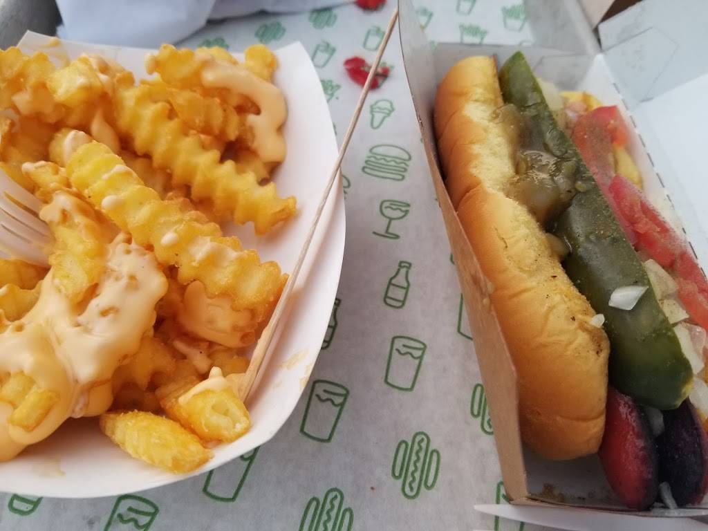 Shake Shack | restaurant | 2024 E Williams Field Rd, Gilbert, AZ 85295, USA | 4805614875 OR +1 480-561-4875