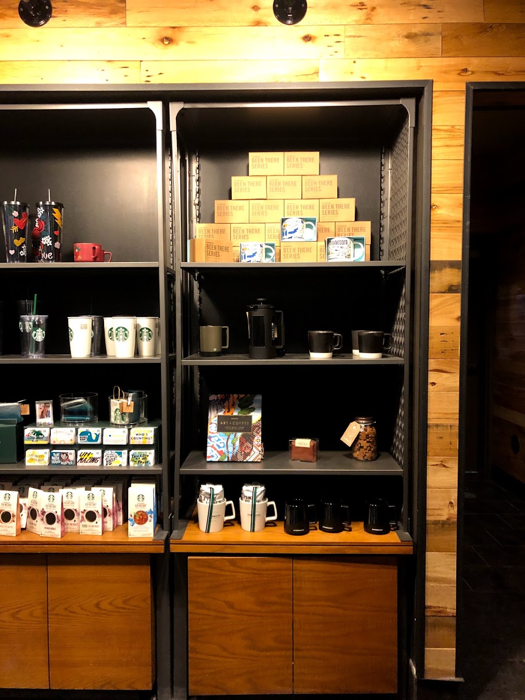 Starbucks | cafe | 3965 Eagan Outlets Pkwy #455, Eagan, MN 55122, USA | 6514545153 OR +1 651-454-5153