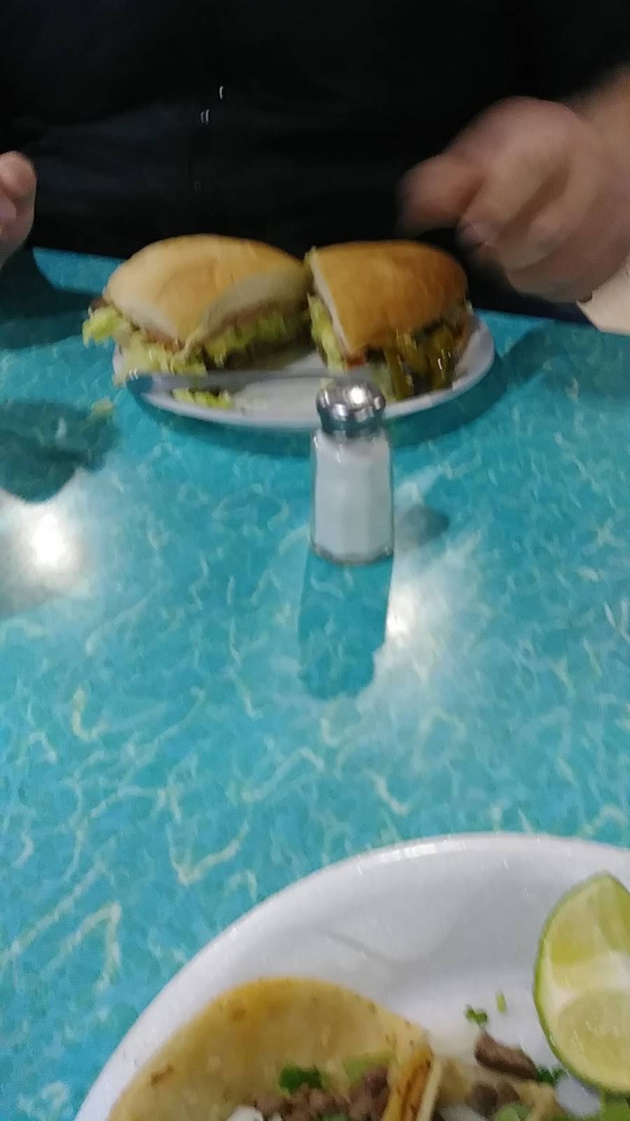 Las Tres Palmas | restaurant | 4201 E 9th St, Kansas City, MO 64124, USA | 8162318100 OR +1 816-231-8100