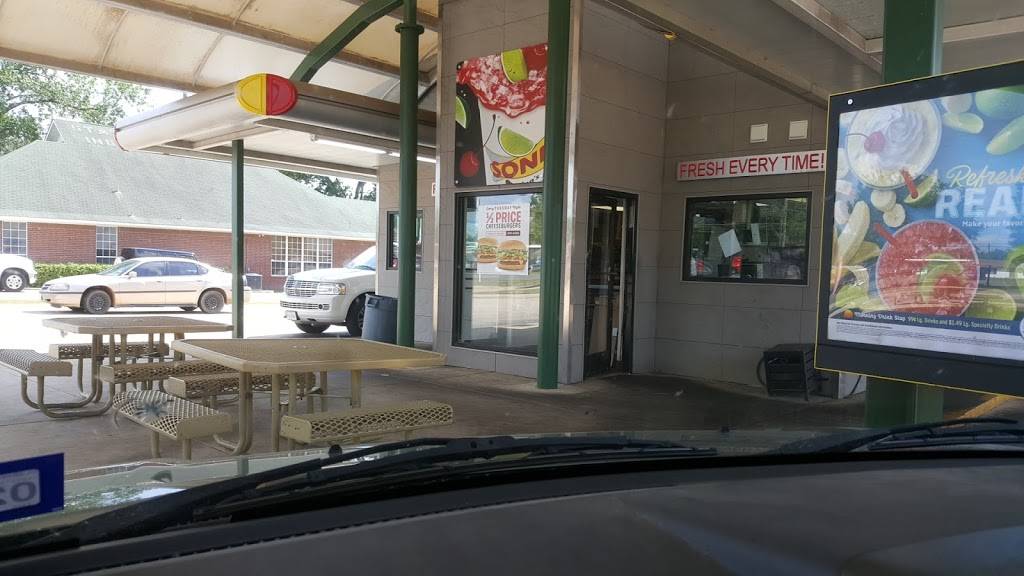 Sonic Drive-In | restaurant | 1402 S Jefferson Ave, Mt Pleasant, TX 75455, USA | 9035721542 OR +1 903-572-1542